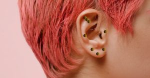 Esto Pasa Si Presionas Este Punto en la Oreja